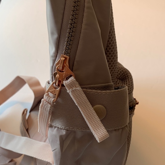 New without tags Adidas, blush color backpack rose gold hardware - Picture 5 of 11